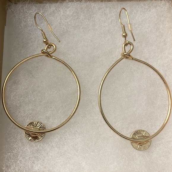 Gently used Gold Tone earrings - Picture 3 of 3